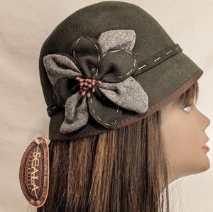 Scala Women's Cloche Hat Brown w Felt Flower New with Tags